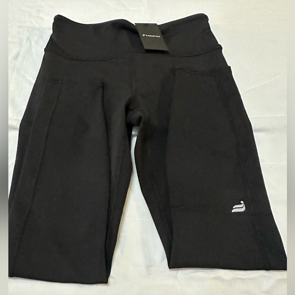 New Fabletics High Waisted PowerHold Black Performance Leggings Medium Short
